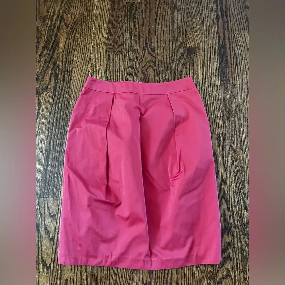MaxMara size 8 Skirt Hot Pink perfect for your next office day Made in Italy